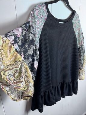 Umgee Boho Black Flowy Bell Balloon Sleeve Top Mix Print Sleeve Size 1XL